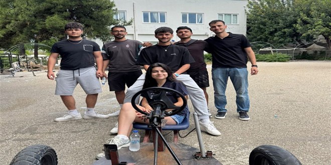 60 ki�ilik b�l�m�n�n tek kad�n ��rencisi Bahar'�n mezuniyet sevinci