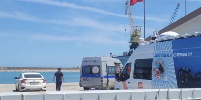 Karadeniz'de sald�r�ya u�rayan bal�k�� teknesi batt�: 1 ki�i �ld� - Son Dakika Haber