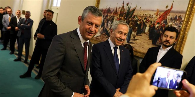 B�lent Ar�n�'tan �zg�r �zel yorumu: Grup ba�kanl��� yasald�r