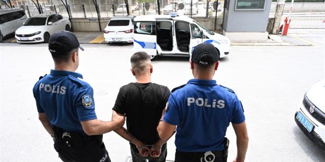 Interpol'�n arad��� firari uyu�turucu h�k�ml�s� Mersin'de yakaland�
