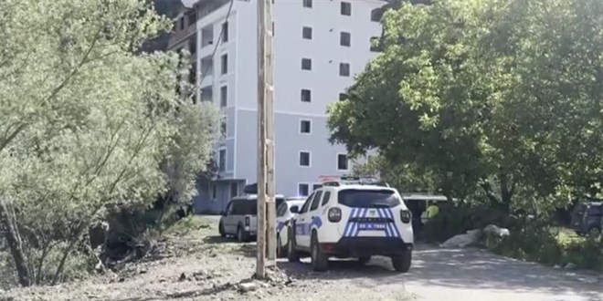 E�ini odunla �ld�ren ��pheli sakland��� depoda yakaland� - Son Dakika Haber