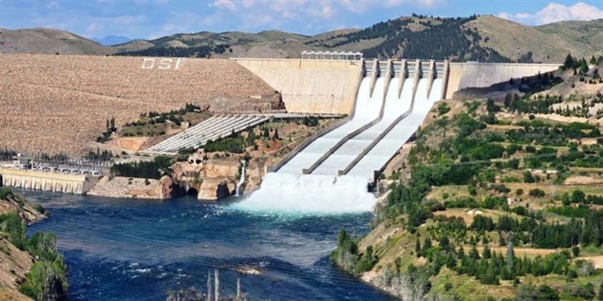 Elaz��'da Keban Baraj�'nda kapaklar ikinci kez a��ld�