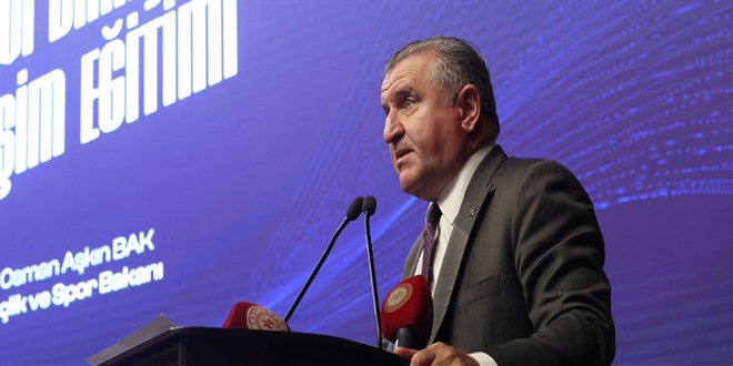 Bakan Bak: Gen�lerimizin manevi g�dalar�n� sa�l�yoruz