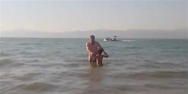 O�lunu kurtarmak isterken hayat�n� kaybeden babadan ac� kare - Son Dakika Haber