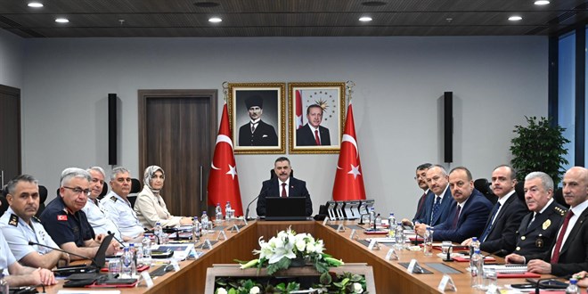 ��i�leri Bakanl���'nda NATO Zirvesi g�venlik tedbirleri toplant�s� yap�ld�