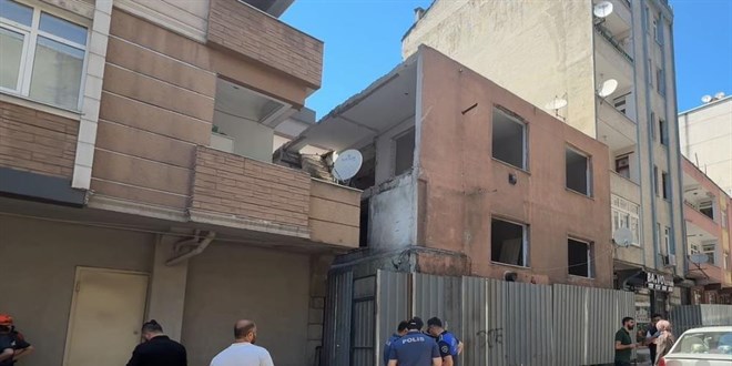�stanbul'da kentsel d�n���me giren bina k�smen ��kt�, 1 ki�i �ld�