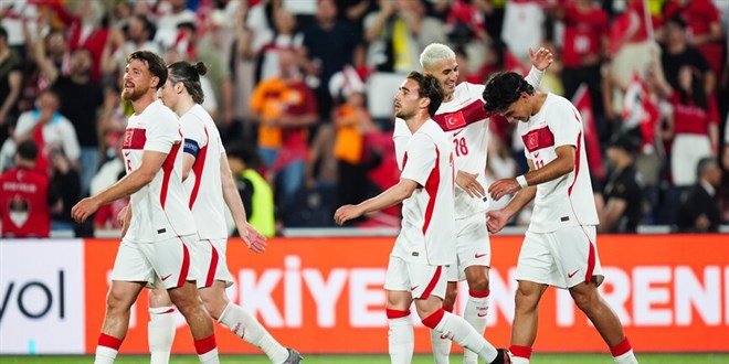 TFF a��klad�: �ki futbolcu, A Milli Tak�m kamp�ndan ayr�ld� - Son Dakika Haber