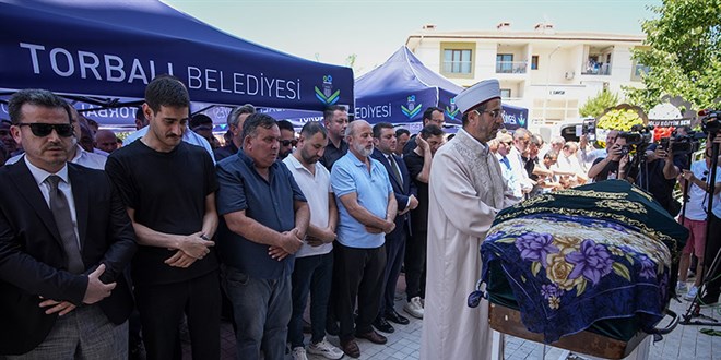 ��retmen Irmak'�n cenazesi, �zmir'de topra�a verildi - Son Dakika Haber