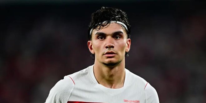 A Milli Tak�m kamp�ndaki Can Uzun'dan fla� karar