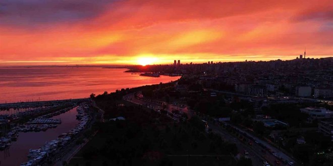 Sa�anak Gitti, g�kku�a�� geldi: �stanbul'da b�y�leyen manzara