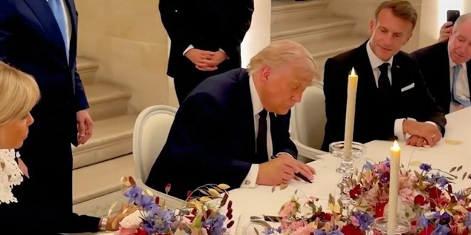 Trump ve Peze�kiyan mutabakat zapt�n� imzalad� - Son Dakika Haber