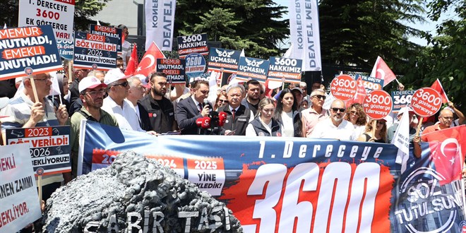Devlet Memurlar� Konfederasyonu'ndan Bakanl�k �n�nde Eylem: 'Memurun Sab�r Ta�� �atlad�'