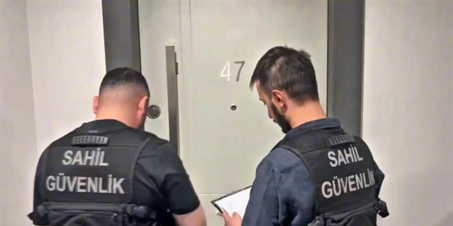�stanbul merkezli 4 ilde ka�ak��l�k operasyonu: 22 g�zalt�