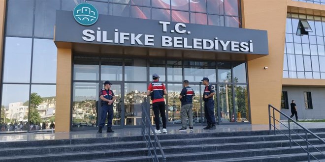 Silifke Belediyesi'ne operasyon: Ba�kan dahil �ok say�da g�zalt� - Son Dakika Haber