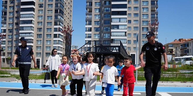 Ke�i�ren'de T�rkiye'nin �lk ve Tek �ocuk Sanat M�zesi Minik Ziyaret�ilerini A��rl�yor