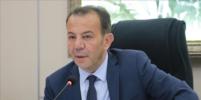 Tanju �zcan CHP'den istifa etti: 'Baba evinden ayr�l�yorum' - Son Dakika Haber