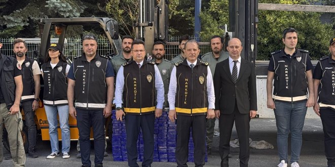 �stanbul'da bir t�rda yakla��k 130 kilogram uyu�turucu ele ge�irildi