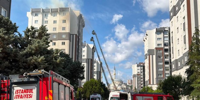 �stanbul'da binan�n �at�s�nda yang�n: 10 ki�i hastaneye kald�r�ld� - Son Dakika Haber