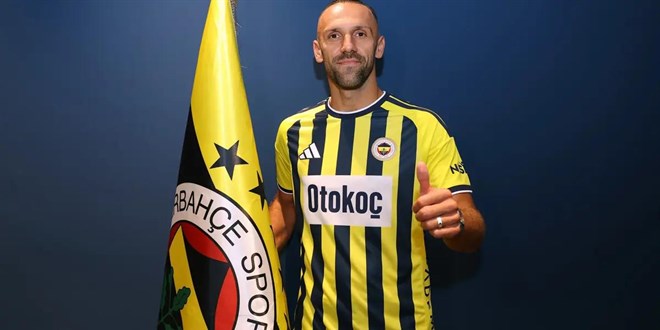 Vedat Muriqi resmen Fenerbah�e'de. �mzay� att�