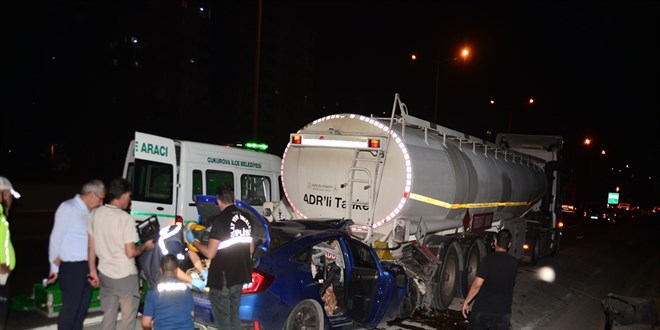 Adana'da tankerle �arp��an otomobildeki baba �ld� - Son Dakika Haber