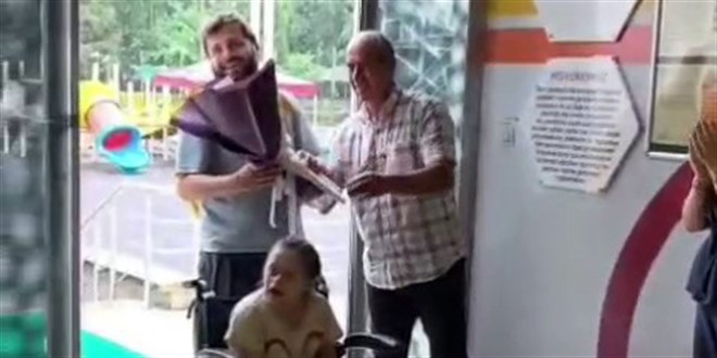 Her g�n �zel k�z�n� okula getiren babaya duyguland�ran s�rpriz - Son Dakika Haber