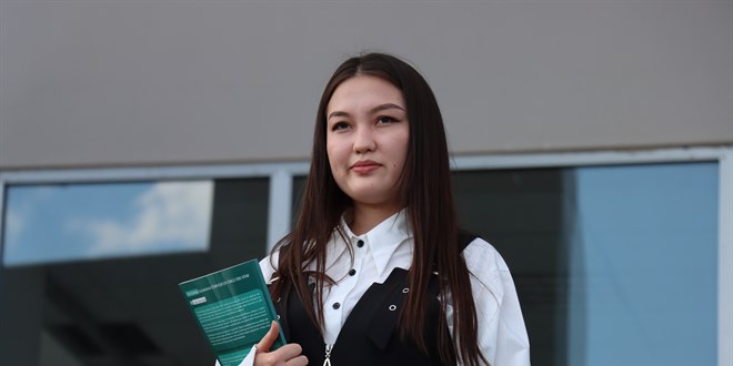 T�rk�e bilmeden geldi�i Erzincan'da �niversiteyi birincilikle tamamlad� - Son Dakika Haber