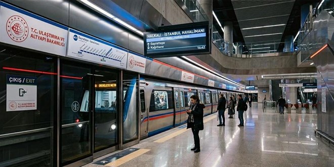 T�rkiye'nin en yeni metro hatt� ilk g�n�nde 10 bin 21 yolcu ta��d� - Son Dakika Haber