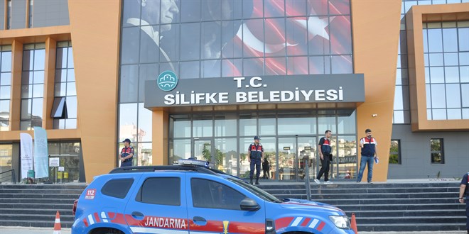 Silifke Belediye Ba�kan� dahil 9 ki�i r��vetten tutukland� - Son Dakika Haber