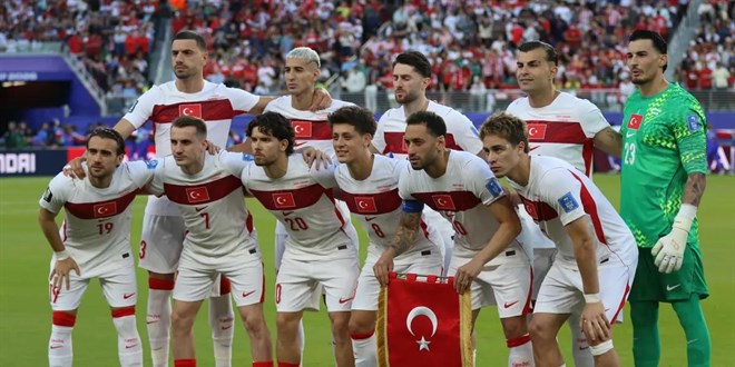 A Milli Futbol Tak�m�, FIFA s�ralamas�nda 10 basamak birden d��t� - Son Dakika Haber