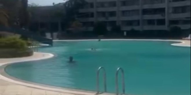 Mersin'de 'tesett�rl� kad�n� havuza almad���' iddia edilen g�revli tutukland� - Son Dakika Haber