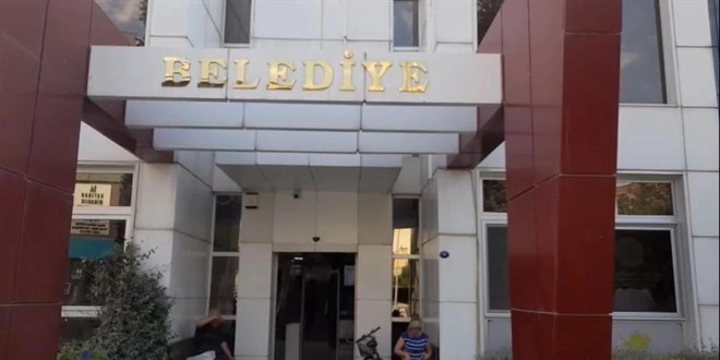 Seferihisar Belediyesine y�nelik operasyonda imar m�d�r� g�zalt�na al�nd�