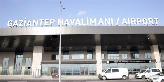 Gaziantep Havaliman�'na ini� yapan yolcu u�a��n�n lasti�i patlad�