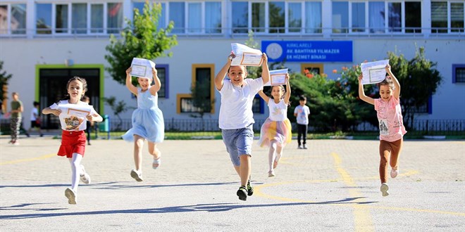Yakla��k 18 milyon ��renci cuma g�n� karne heyecan� ya�ayacak
