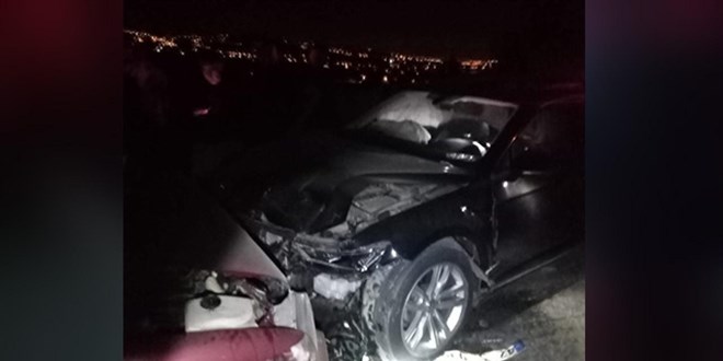 Samsun'da iki otomobil �arp��t�: Eski milletvekili ile 2 ki�i yaraland�