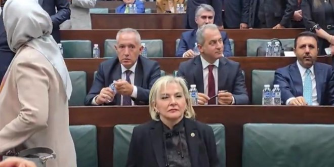 CHP'den istifa eden Nimet �zdemir bug�n AK Parti'ye kat�l�yor - Son Dakika Haber