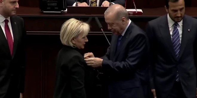 CHP'den istifa eden Nimet �zdemir AK Parti'ye kat�ld�