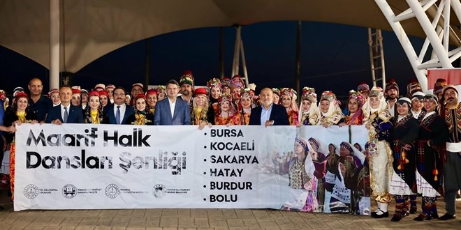 200 ��retmen 'Maarif Halk Danslar� �enli�i' i�in sahneye ��kt�