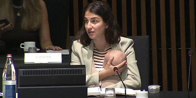 AB'de ilk: �sve�li Bakan, toplant�ya bebe�iyle geldi - Son Dakika Haber