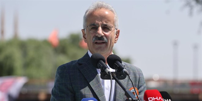 Bakan Uralo�lu: H�rm�z Bo�az�'ndaki gemilerimiz emniyetle ��k�� yapt�