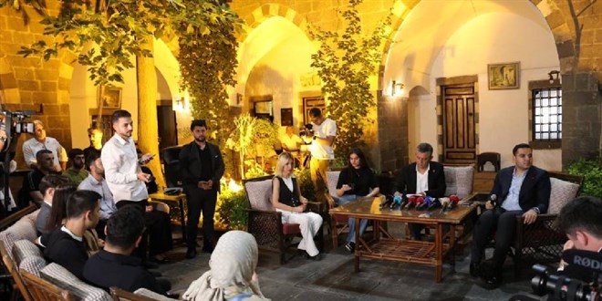 �zel'den 26 Temmuz uyar�s�: 'CHP, se�imlere giremeyebilir'