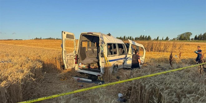 Silivri'de yolcu minib�s� devrildi: 2 ki�i hayat�n� kaybetti, 10 yaral�