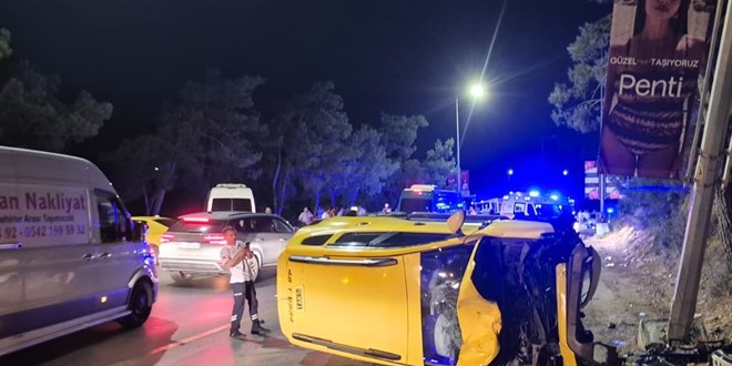 Bodrum'da taksi ile motosikletin �arp��mas� sonucu 2 ki�i �ld�