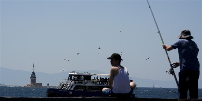 S�cak havadan bunalan �stanbullular sahillere ak�n etti - Son Dakika Haber