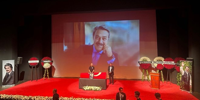 Kadir �nan�r i�in Harbiye Muhsin Ertu�rul Sahnesi'nde t�ren d�zenlendi - Son Dakika Haber
