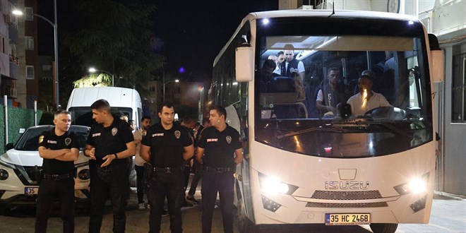 Seferihisar Belediyesine r��vet soru�turmas�nda 19 ��pheli adliyede