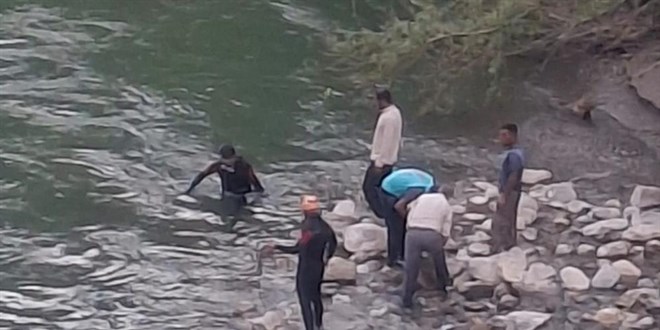 Derede ak�nt�ya kap�lan 3 karde�ten biri bo�uldu, biri kayboldu - Son Dakika Haber