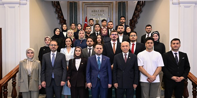 Bakan G�rlek'ten stajyer avukatlara 'uzmanla��n' tavsiyesi