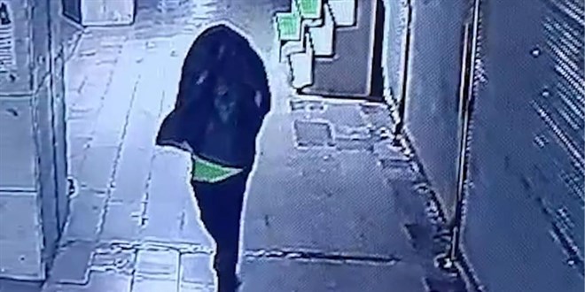 Tan�nmamak i�in ba��na ��p po�eti ge�irip yang�n ��kard�