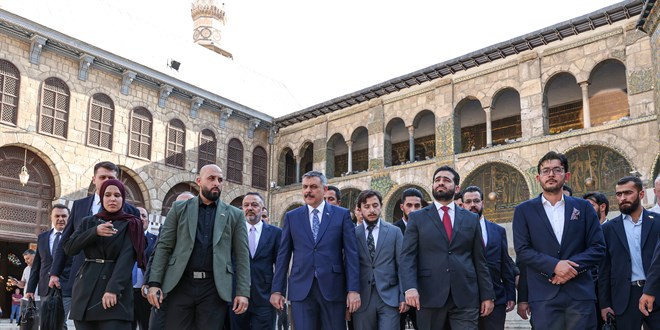 Bakan �ift�i, �am temaslar�n�n ard�ndan Emevi Camii'ni ziyaret etti
