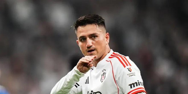 Be�ikta� alt� futbolcuyla yollar�n ayr�ld���n� a��klad�